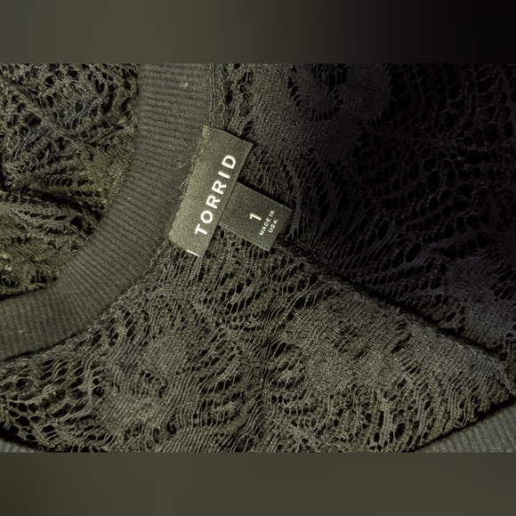 Gothic Torrid Black Lace Tunic Top sleeveless 1x - Picture 7 of 10